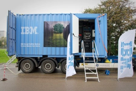 Przenośne centrum danych IBM pokazane w Polsce